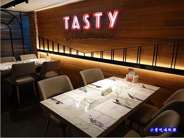 二樓用餐環境-西堤牛排南華店 (3).jpg