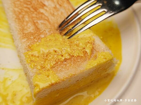 咖哩優格醬沾佐麵包很好吃-2025西堤牛排桃園南華店.jpg 咖哩優格醬沾佐麵包很好吃-2025西堤牛排桃園南華店.jpg