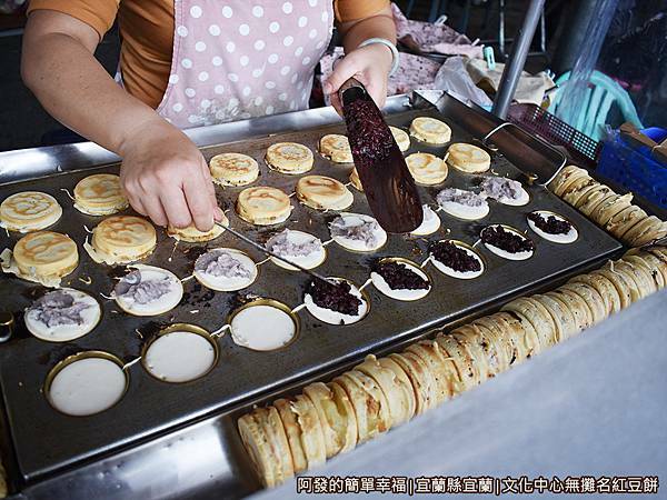 文化中心無攤名紅豆餅04-烤盤上的紅豆餅.JPG