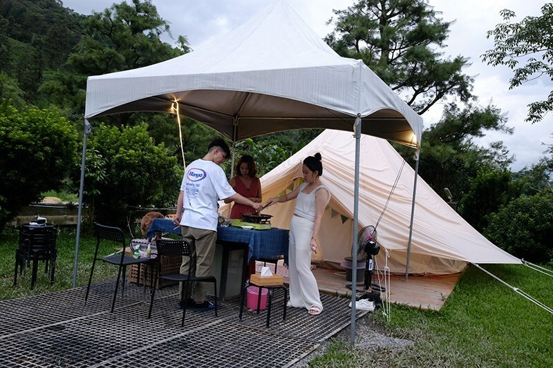 【南投縣魚池鄉】一晚千元有找/平價豪華露營/波西米亞神殿帳/松樹營地/拂水山莊
