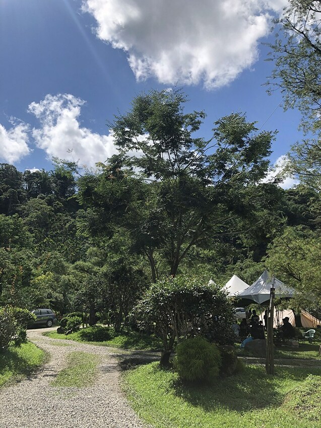 【南投縣魚池鄉】一晚千元有找/平價豪華露營/波西米亞神殿帳/松樹營地/拂水山莊