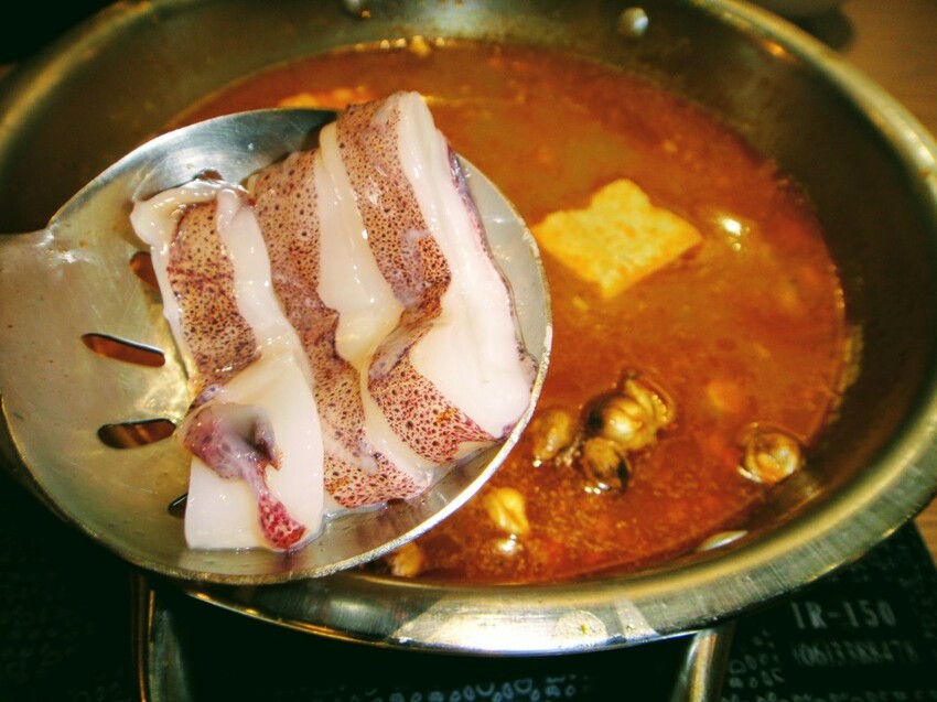 【美食】大橋頭火鍋推薦「荖子鍋」大同區火鍋推薦，新鮮製麵無限供應、20種海陸主食