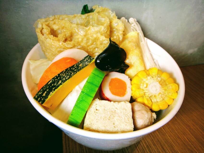 【美食】大橋頭火鍋推薦「荖子鍋」大同區火鍋推薦，新鮮製麵無限供應、20種海陸主食