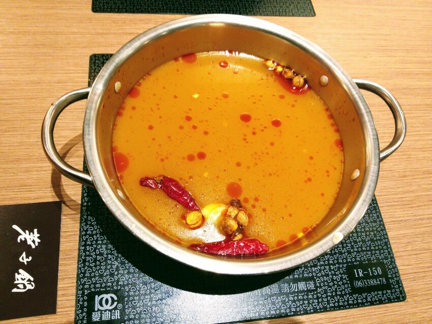 【美食】大橋頭火鍋推薦「荖子鍋」大同區火鍋推薦，新鮮製麵無限供應、20種海陸主食