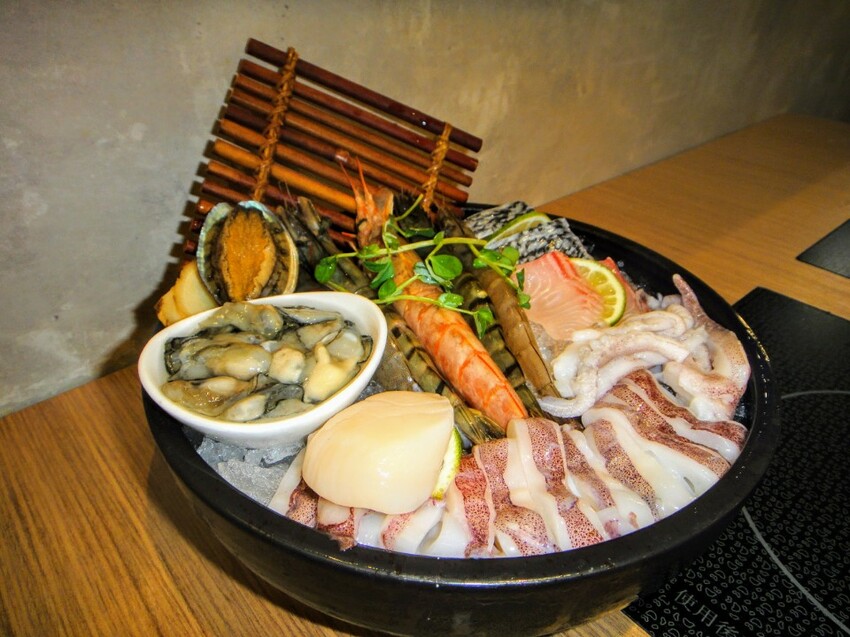 【美食】大橋頭火鍋推薦「荖子鍋」大同區火鍋推薦，新鮮製麵無限供應、20種海陸主食