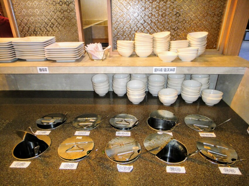 【美食】大橋頭火鍋推薦「荖子鍋」大同區火鍋推薦，新鮮製麵無限供應、20種海陸主食