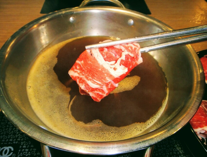 【美食】大橋頭火鍋推薦「荖子鍋」大同區火鍋推薦，新鮮製麵無限供應、20種海陸主食