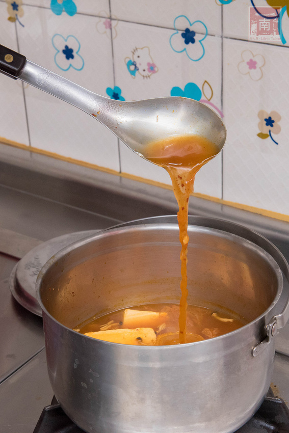 【臺南美食】臺南美食新組合(豬肉餡餅配泡菜湯底)|手工製作豬肉餡餅|店取現點現做|宅配真空包裝~鮮佃招牌餡餅 - 南人幫