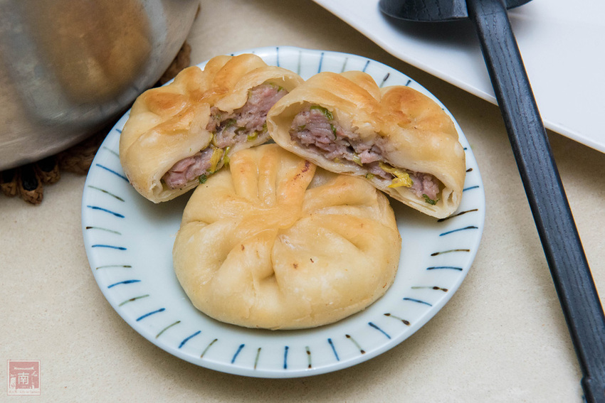 【臺南美食】臺南美食新組合(豬肉餡餅配泡菜湯底)|手工製作豬肉餡餅|店取現點現做|宅配真空包裝~鮮佃招牌餡餅 - 南人幫