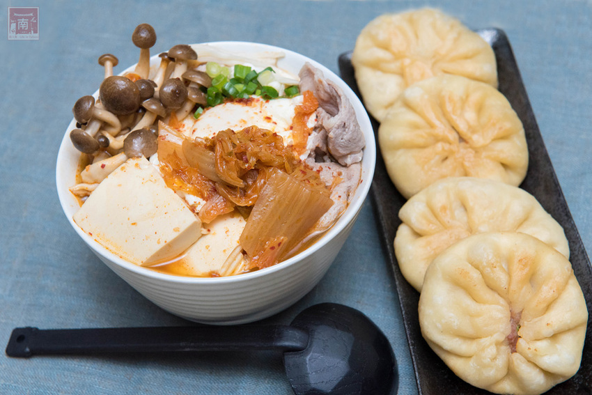 【臺南美食】臺南美食新組合(豬肉餡餅配泡菜湯底)|手工製作豬肉餡餅|店取現點現做|宅配真空包裝~鮮佃招牌餡餅 - 南人幫