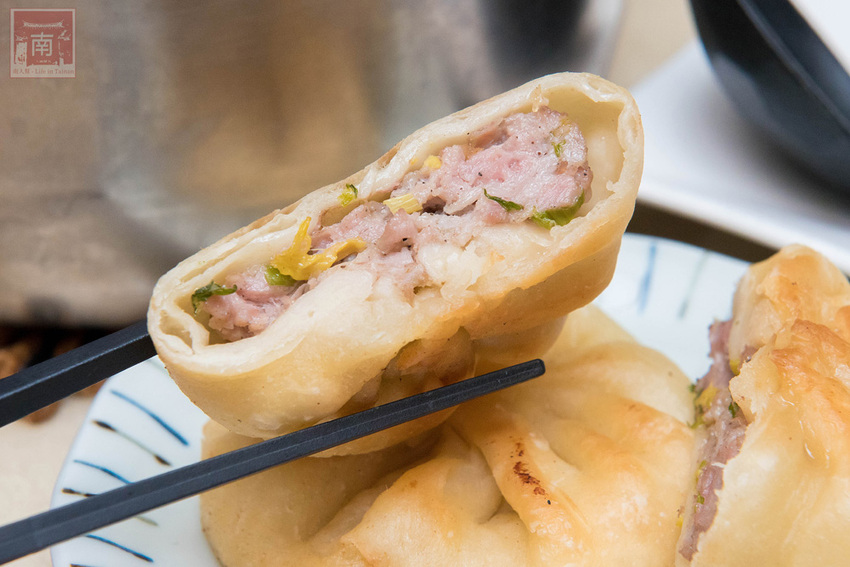 【臺南美食】臺南美食新組合(豬肉餡餅配泡菜湯底)|手工製作豬肉餡餅|店取現點現做|宅配真空包裝~鮮佃招牌餡餅 - 南人幫
