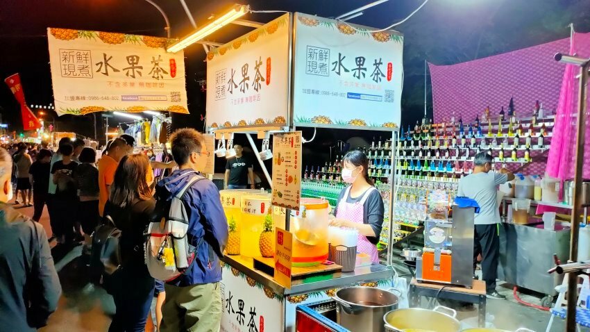 【東港夜市攻略】屏東必逛! 超過600公尺、上百攤商美食古早味!