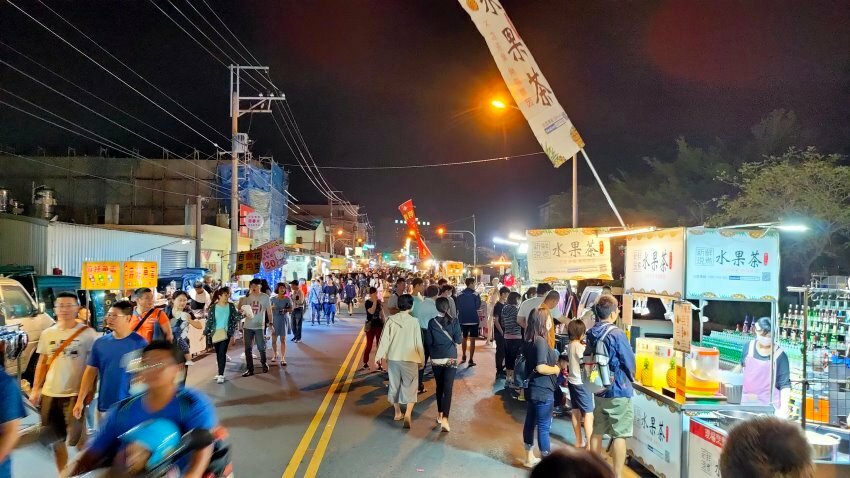 【東港夜市攻略】屏東必逛! 超過600公尺、上百攤商美食古早味!