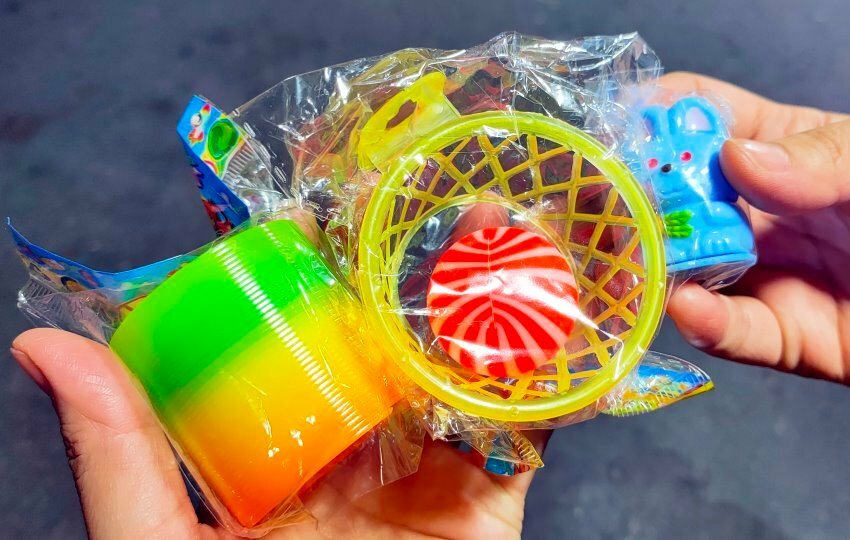 【東港夜市攻略】屏東必逛! 超過600公尺、上百攤商美食古早味!