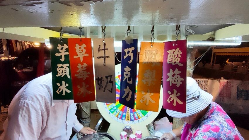 【東港夜市攻略】屏東必逛! 超過600公尺、上百攤商美食古早味!