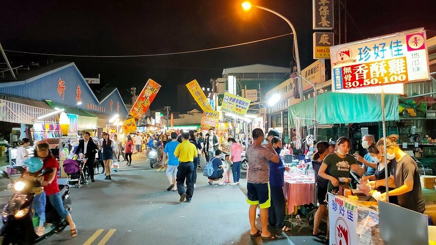 【東港夜市攻略】屏東必逛! 超過600公尺、上百攤商美食古早味!