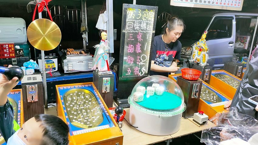 【東港夜市攻略】屏東必逛! 超過600公尺、上百攤商美食古早味!