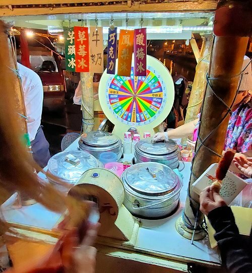 【東港夜市攻略】屏東必逛! 超過600公尺、上百攤商美食古早味!