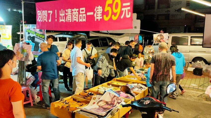 【東港夜市攻略】屏東必逛! 超過600公尺、上百攤商美食古早味!