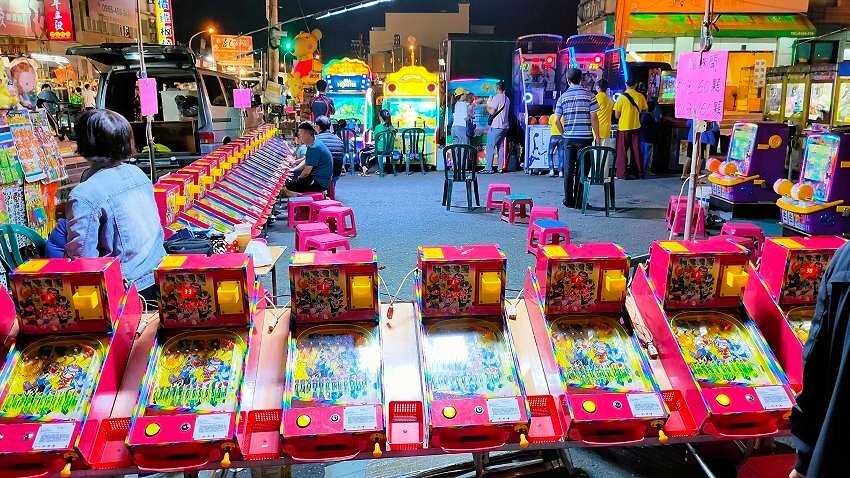 【東港夜市攻略】屏東必逛! 超過600公尺、上百攤商美食古早味!