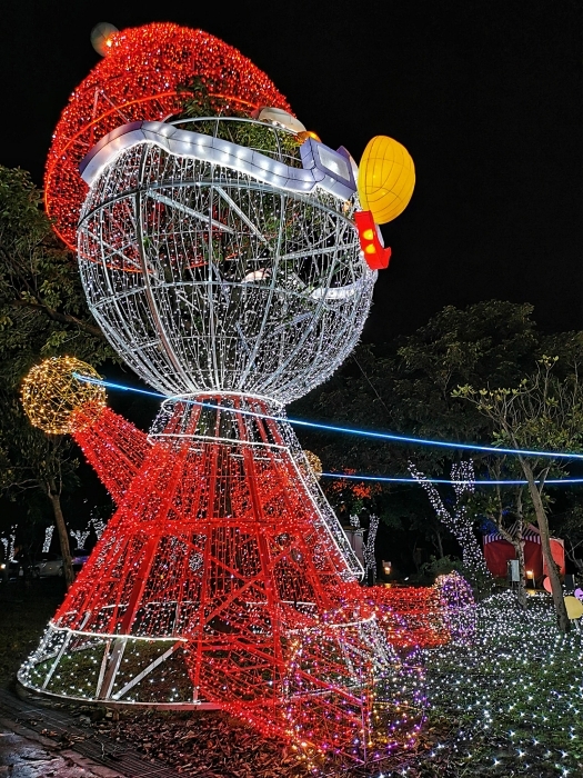 2020宜蘭耶誕燈節 ▏五大好拍亮點等你來收集！夢幻紫光耶誕樹、小丑歡樂箱、白色雪人燈海、駕著糜鹿的飛天耶誕老公公、網美必拍白色花園鳥籠！ @捲捲頭 Wonderful 品味。生活