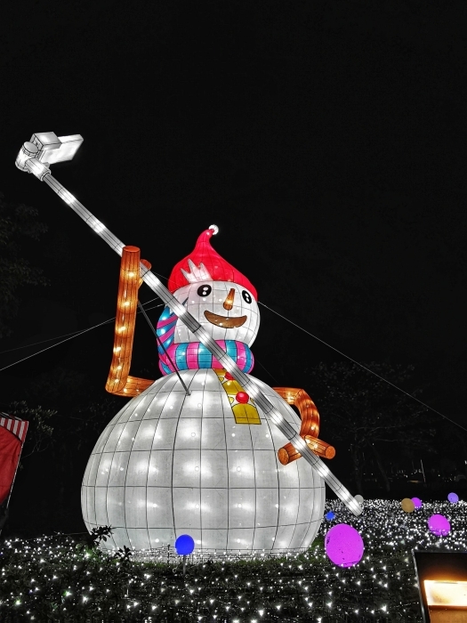 2020宜蘭耶誕燈節 ▏五大好拍亮點等你來收集！夢幻紫光耶誕樹、小丑歡樂箱、白色雪人燈海、駕著糜鹿的飛天耶誕老公公、網美必拍白色花園鳥籠！ @捲捲頭 Wonderful 品味。生活