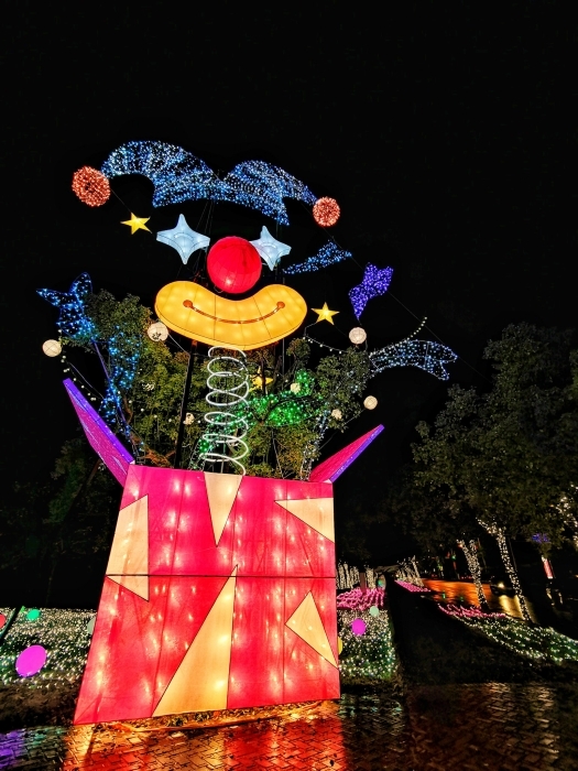 2020宜蘭耶誕燈節 ▏五大好拍亮點等你來收集！夢幻紫光耶誕樹、小丑歡樂箱、白色雪人燈海、駕著糜鹿的飛天耶誕老公公、網美必拍白色花園鳥籠！ @捲捲頭 Wonderful 品味。生活