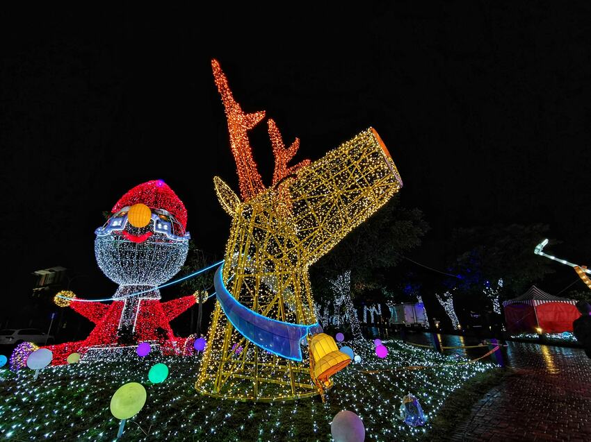 2020宜蘭耶誕燈節 ▏五大好拍亮點等你來收集！夢幻紫光耶誕樹、小丑歡樂箱、白色雪人燈海、駕著糜鹿的飛天耶誕老公公、網美必拍白色花園鳥籠！ @捲捲頭 Wonderful 品味。生活