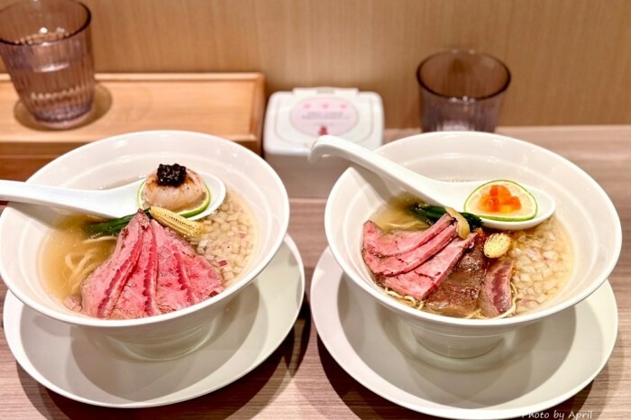 台中人氣拉麵「七面鳥」麻辣雞白湯 八片叉燒醬油拉麵一吃上癮。