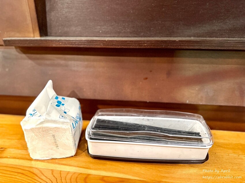 台中人氣拉麵「七面鳥」麻辣雞白湯 八片叉燒醬油拉麵一吃上癮。