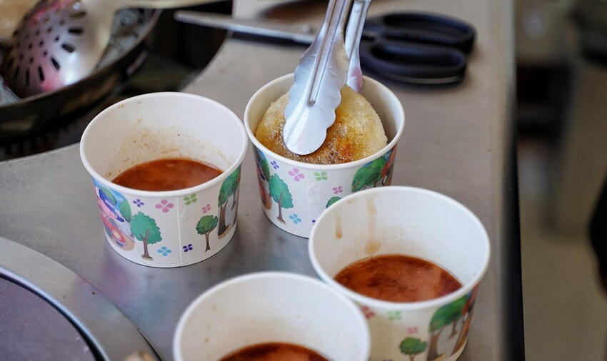 【恰恰駡丸】原本在後龍市場裡的隱藏版美食香煎肉圓搬遷至頭份啦！必點酥皮肉圓、四神湯～ - 阿華田的美食日記