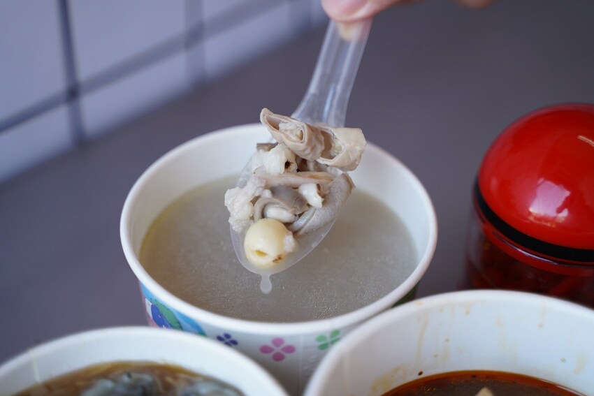 【恰恰駡丸】原本在後龍市場裡的隱藏版美食香煎肉圓搬遷至頭份啦！必點酥皮肉圓、四神湯～ - 阿華田的美食日記