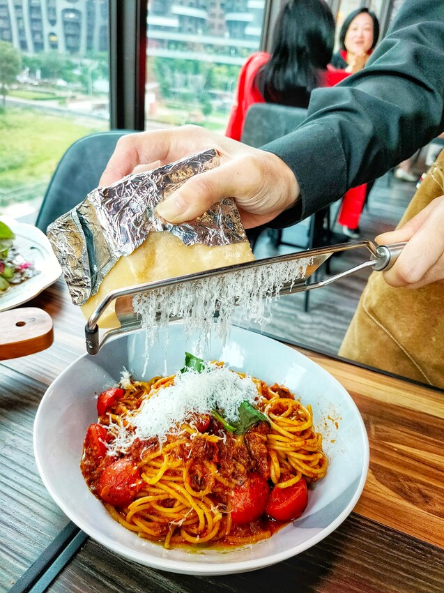 15盎司牛排,中茂新天地美食,好拍照,帕朵拉義式餐廳,桃園下午茶,桃園披薩,桃園美食,桃園藝文特區美食,素食,網美,義大利麵,草莓披薩 @民宿女王芽月-美食.旅遊.全台趴趴走