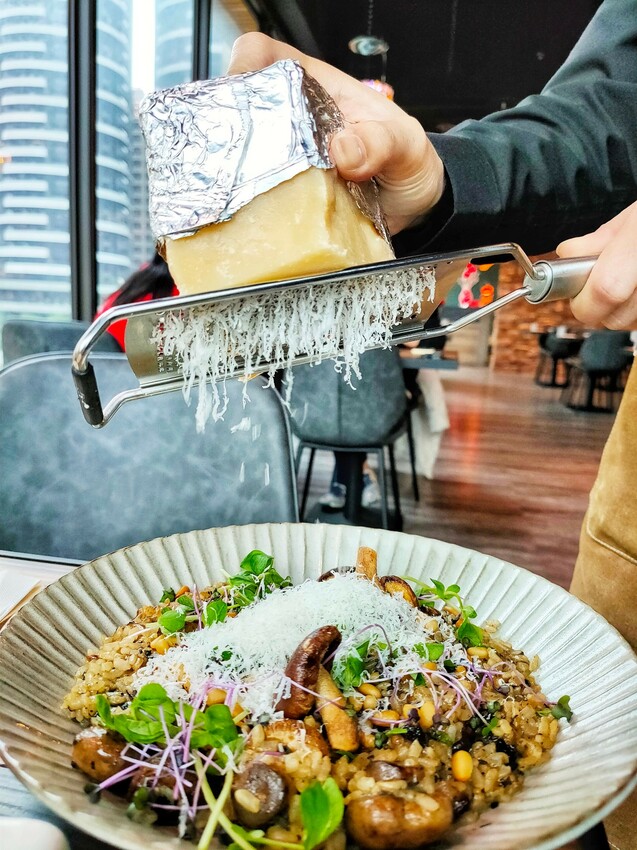 15盎司牛排,中茂新天地美食,好拍照,帕朵拉義式餐廳,桃園下午茶,桃園披薩,桃園美食,桃園藝文特區美食,素食,網美,義大利麵,草莓披薩 @民宿女王芽月-美食.旅遊.全台趴趴走