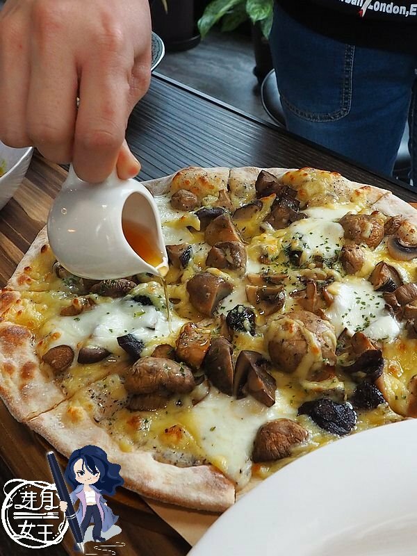 15盎司牛排,中茂新天地美食,好拍照,帕朵拉義式餐廳,桃園下午茶,桃園披薩,桃園美食,桃園藝文特區美食,素食,網美,義大利麵,草莓披薩 @民宿女王芽月-美食.旅遊.全台趴趴走