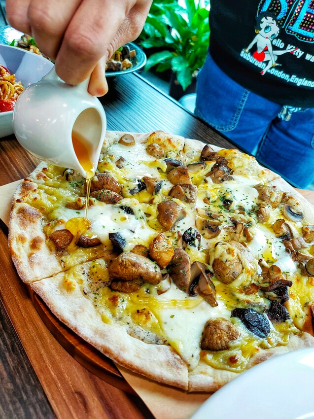 15盎司牛排,中茂新天地美食,好拍照,帕朵拉義式餐廳,桃園下午茶,桃園披薩,桃園美食,桃園藝文特區美食,素食,網美,義大利麵,草莓披薩 @民宿女王芽月-美食.旅遊.全台趴趴走