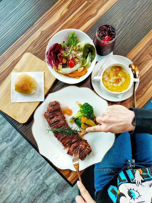 15盎司牛排,中茂新天地美食,好拍照,帕朵拉義式餐廳,桃園下午茶,桃園披薩,桃園美食,桃園藝文特區美食,素食,網美,義大利麵,草莓披薩 @民宿女王芽月-美食.旅遊.全台趴趴走