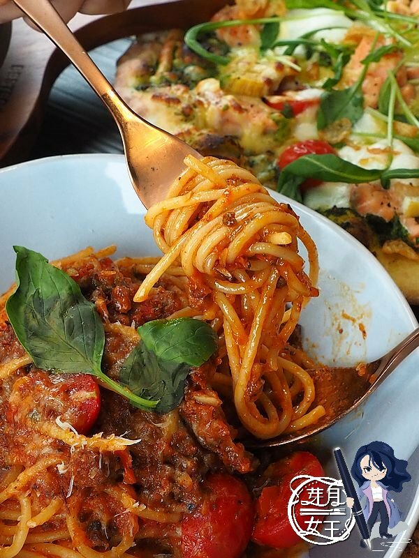 15盎司牛排,中茂新天地美食,好拍照,帕朵拉義式餐廳,桃園下午茶,桃園披薩,桃園美食,桃園藝文特區美食,素食,網美,義大利麵,草莓披薩 @民宿女王芽月-美食.旅遊.全台趴趴走