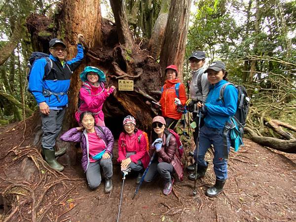 Jessica遊記-人生第一次挑戰新竹尖石鄉中級山「高台山+小島田山+中島田山+大島田山縱走」花費7小時，挑戰成功！（爬山是敬畏之心）