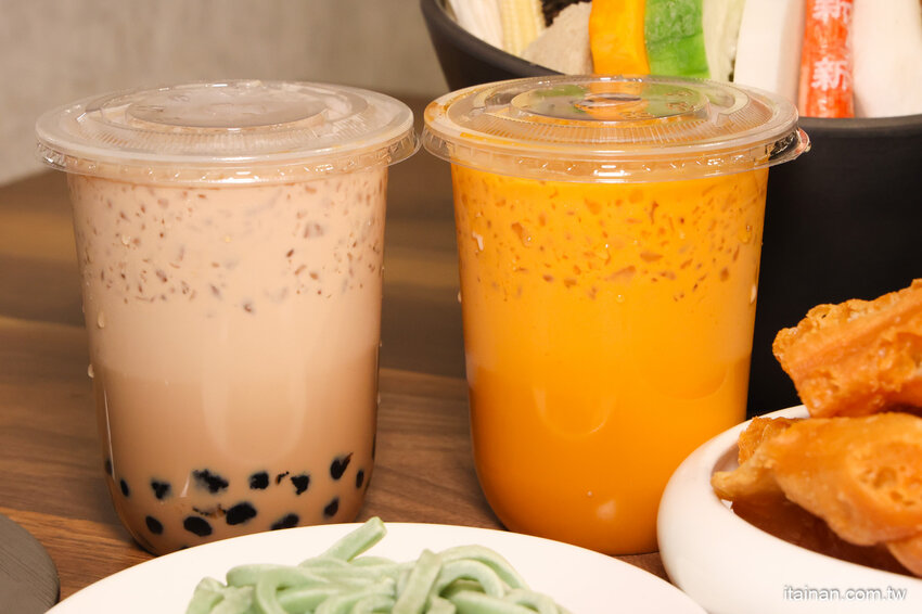 免去山上也能吃到好吃雞鍋~燒酒雞尬松阪豬鍋必點,一鍋兩吃好滿足!霸氣海鮮船只要399元!壽星還有優惠活動「新垣祖鍋物」 @台南好Food遊