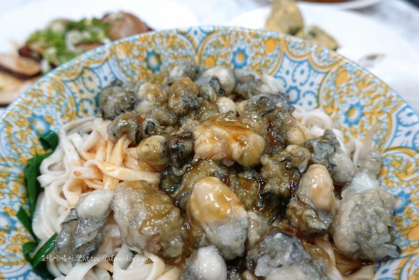 〖東石鮮蚵〗痛風走開！嘉義東石產地直達．每碗鮮蚵都是滿滿滿．蚵嗲超酥脆Ｘ炸蔥段 - 艾瑪▪ 享受吃喝玩樂札記