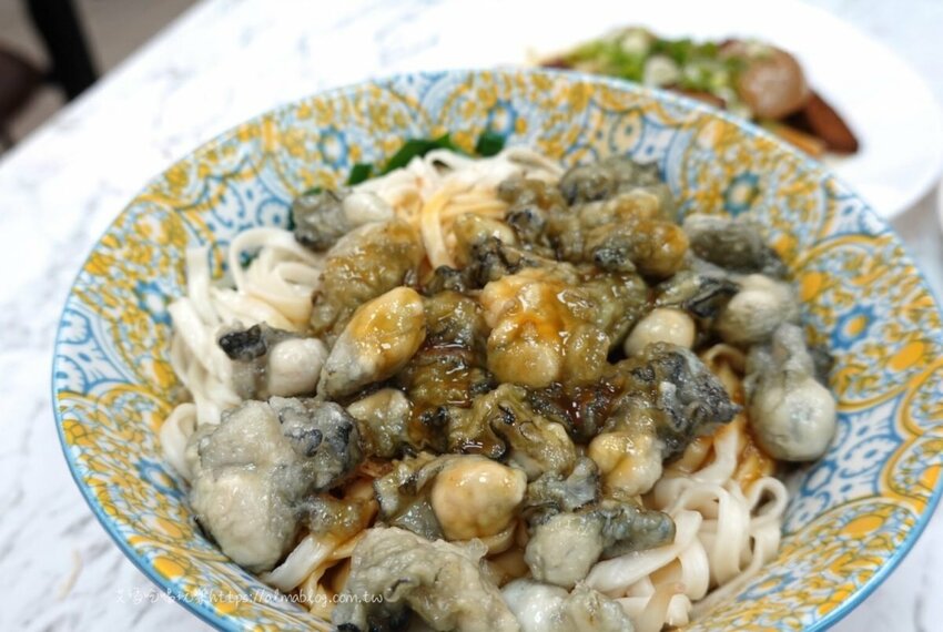 〖東石鮮蚵〗痛風走開！嘉義東石產地直達．每碗鮮蚵都是滿滿滿．蚵嗲超酥脆Ｘ炸蔥段 - 艾瑪▪ 享受吃喝玩樂札記