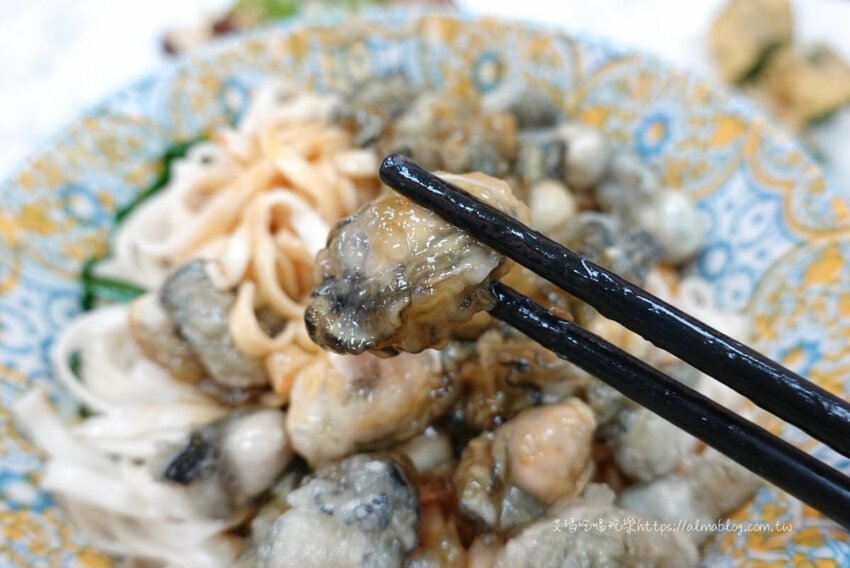 〖東石鮮蚵〗痛風走開！嘉義東石產地直達．每碗鮮蚵都是滿滿滿．蚵嗲超酥脆Ｘ炸蔥段 - 艾瑪▪ 享受吃喝玩樂札記
