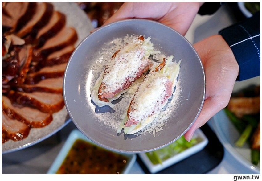 王品集團新店插旗公益路！桌邊片鴨超吸睛，限量烤鴨想吃記得先預訂喔~