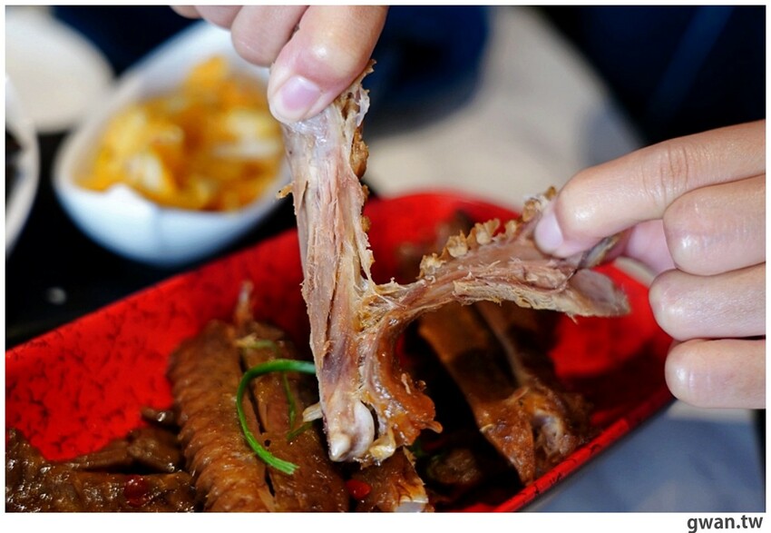 王品集團新店插旗公益路！桌邊片鴨超吸睛，限量烤鴨想吃記得先預訂喔~