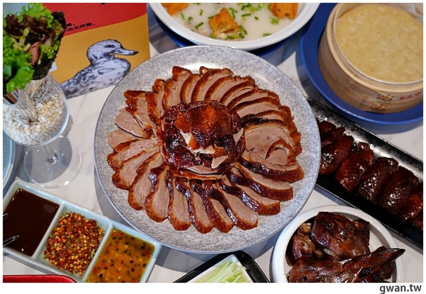 王品集團新店插旗公益路！桌邊片鴨超吸睛，限量烤鴨想吃記得先預訂喔~