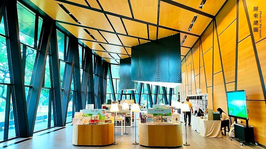 【屏東景點】屏東圖書館總館.絕美!南台灣最美森林圖書館!