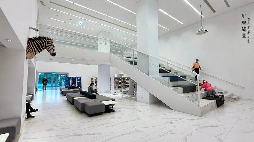 【屏東景點】屏東圖書館總館.絕美!南台灣最美森林圖書館!