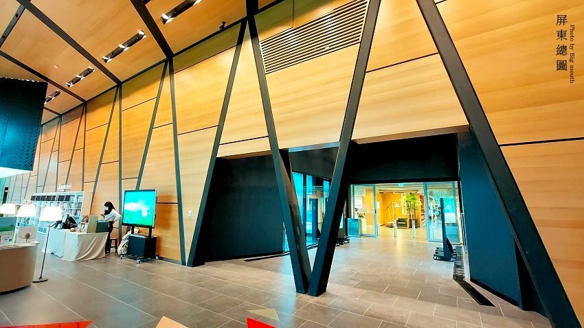 【屏東景點】屏東圖書館總館.絕美!南台灣最美森林圖書館!