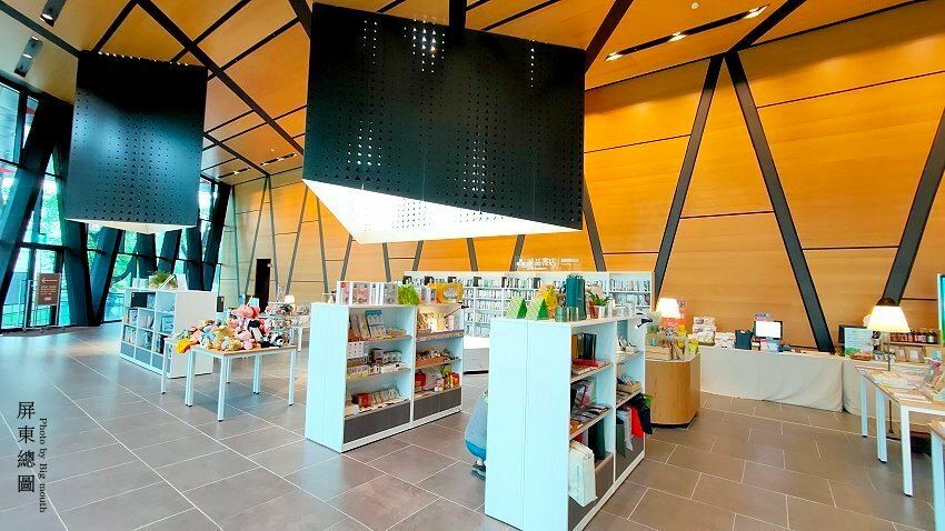 【屏東景點】屏東圖書館總館.絕美!南台灣最美森林圖書館!